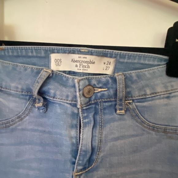 Abercrombie & Fitch Light Wash Skinny Jeans - Picture 5 of 7